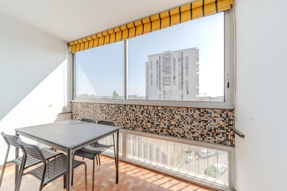 Spacious Apartment for 8 People - Bron Grand Clement Apartment in Auvergne-Rhône-Alpes