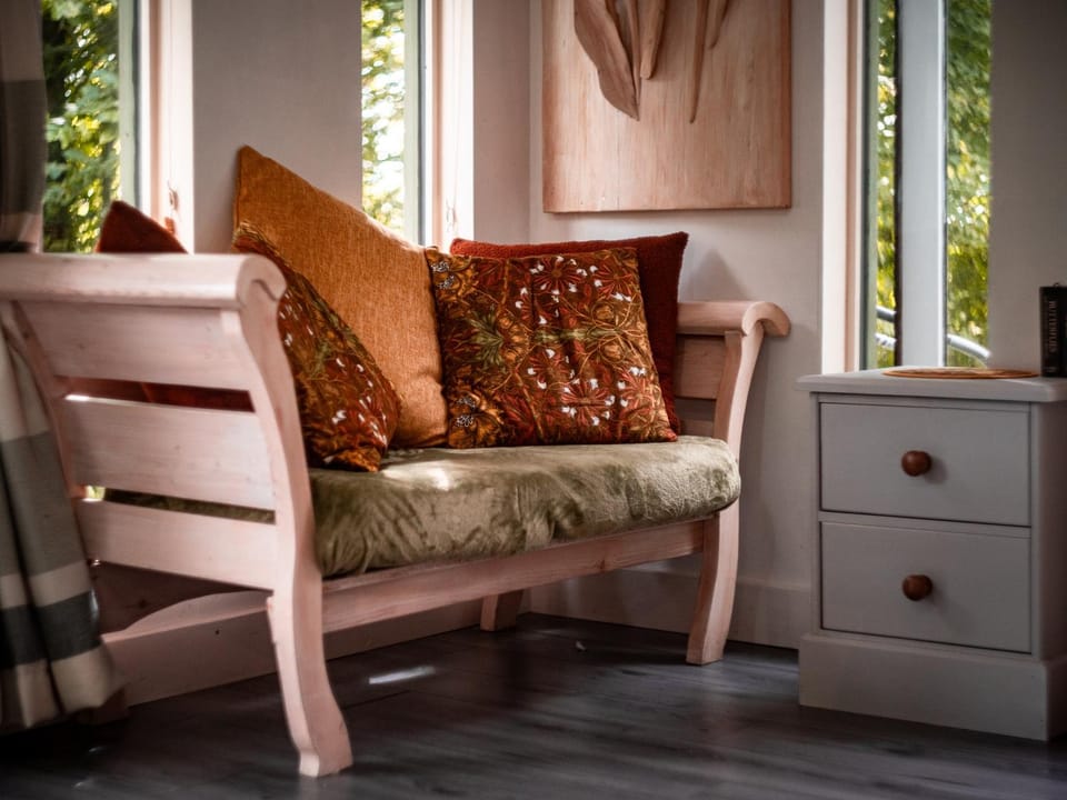 Decorative detail, Seating area, storage