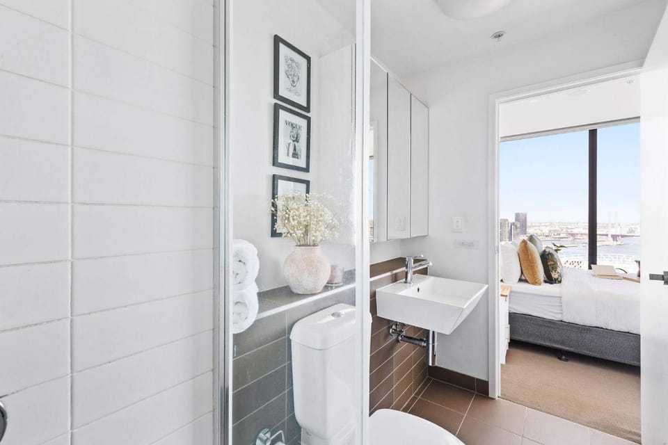 A Cozy 2BR Apt with Harbour Views and FREE Parking Apartment in Melbourne