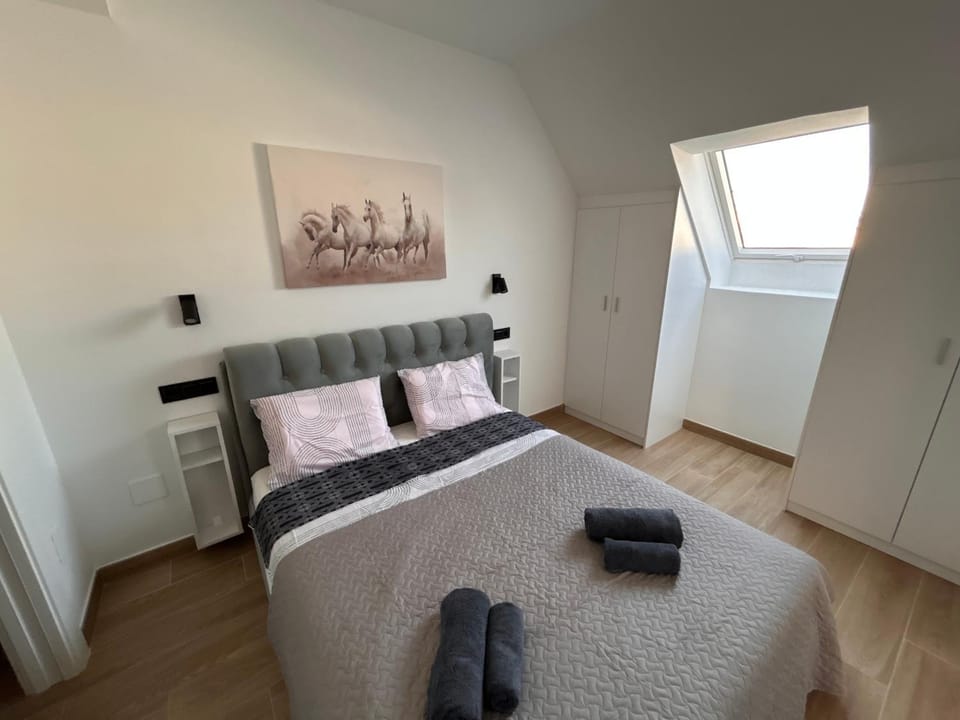 Bed, Photo of the whole room, Bedroom, towels, wardrobe