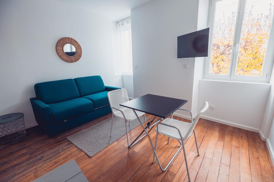 TV and multimedia, Living room, Dining area
