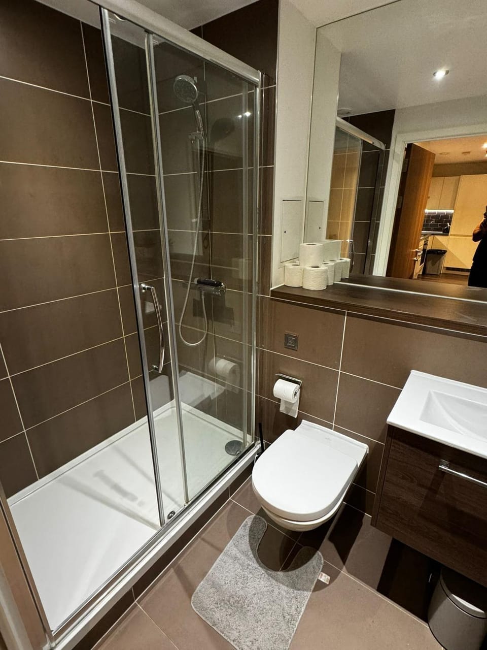 Shower, Toilet, Bathroom, towels