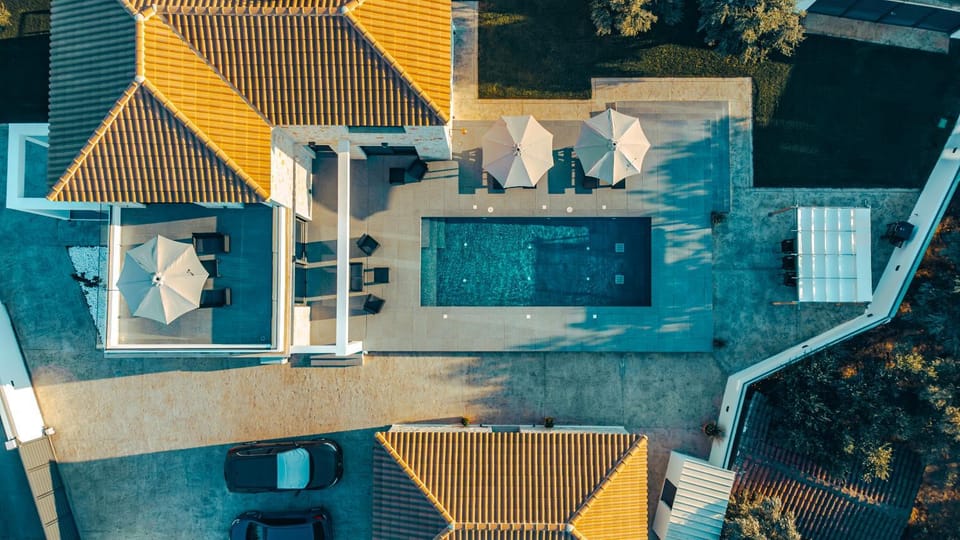 Property building, Day, Bird's eye view, Pool view, Swimming pool, Swimming pool