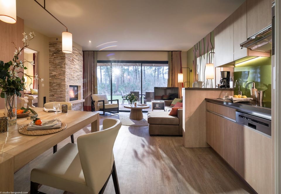 Coffee/tea facilities, Balcony/Terrace, Kitchen or kitchenette, Living room, Seating area, Dining area, stove