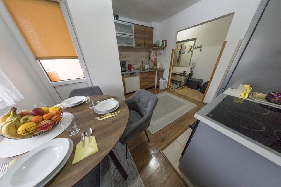 Dining area, kitchen