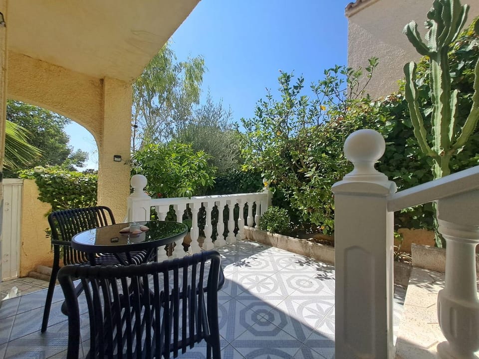 La Marina Oasis 2-Beds Sleeps 4 10 min to Beach Apartment in Vega Baja del Segura