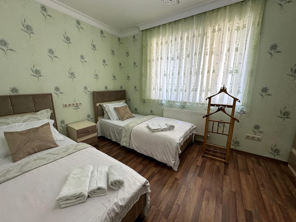 Spacious Yellow Villa with garden - up to 8 guests Apartment in Azerbaijan