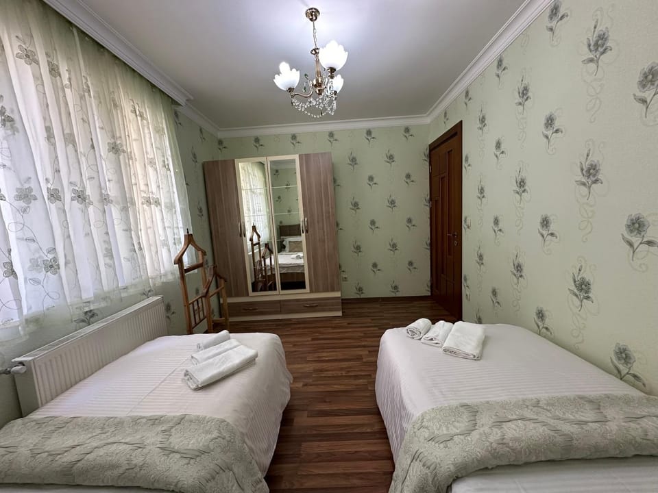 Spacious Yellow Villa with garden - up to 8 guests Apartment in Azerbaijan
