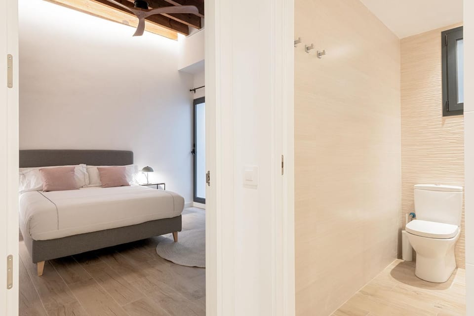 Bed, Bathroom, Photo of the whole room