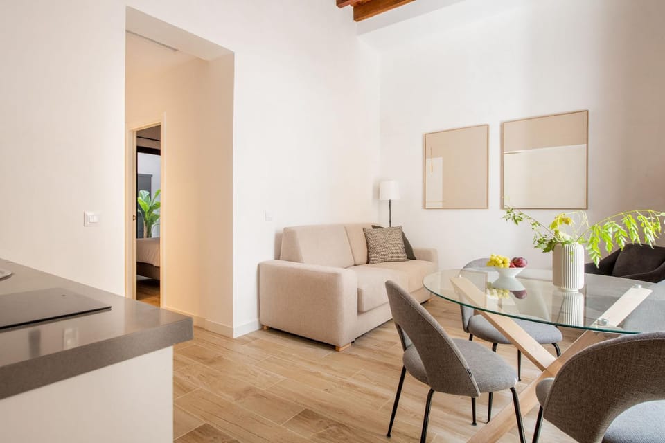 Kitchen or kitchenette, Living room, Seating area, Dining area