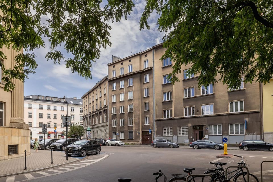 Property building, Facade/entrance, Off site