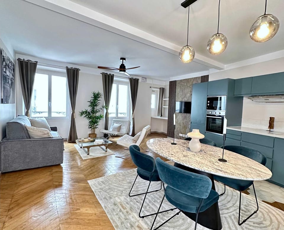 TV and multimedia, Kitchen or kitchenette, Living room, Seating area, stove, stove, kitchen
