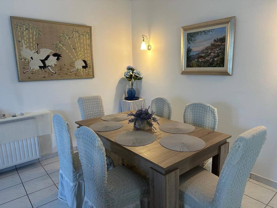 Ria's Home Apartment in Chalandri