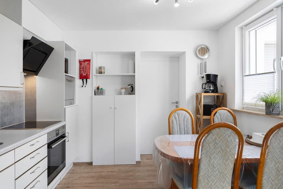 Property building, Kitchen or kitchenette, Living room