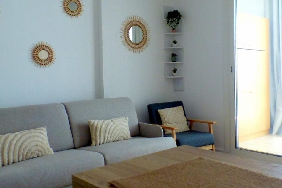 Studio with pool near the sea wifi and AC Apartment in Sanary-sur-Mer