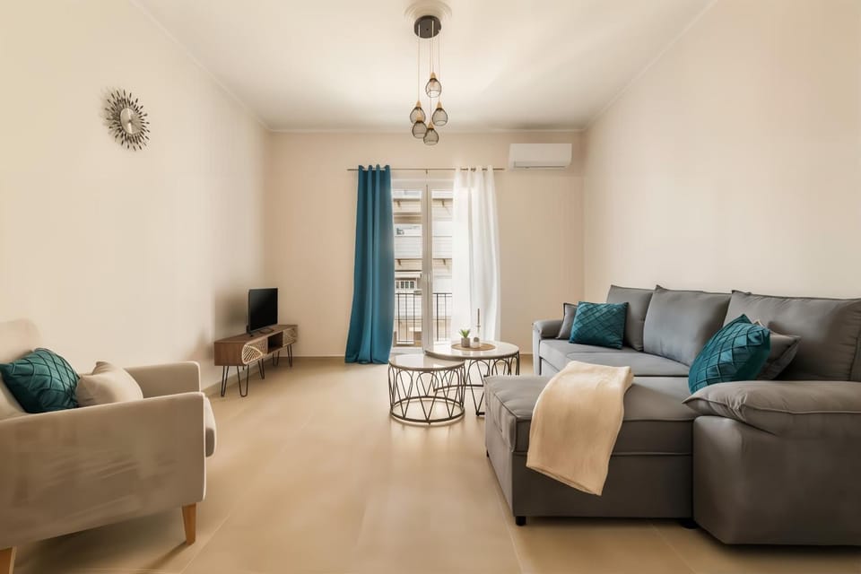 Bright & Breezy 6th FL Apt At National Museum Apartment in Athens