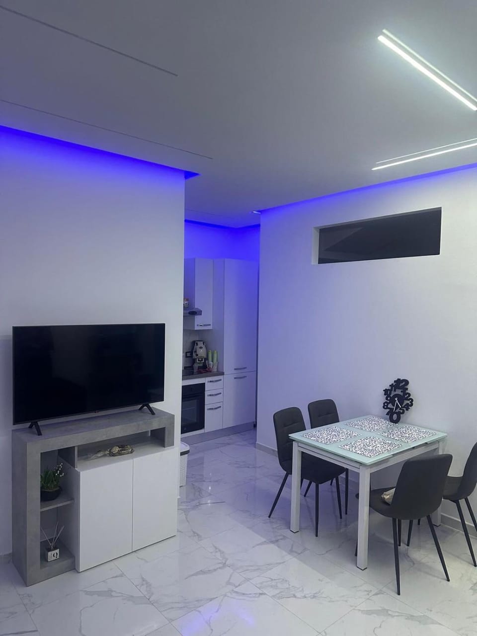 Communal lounge/ TV room, TV and multimedia, Kitchen or kitchenette, Dining area