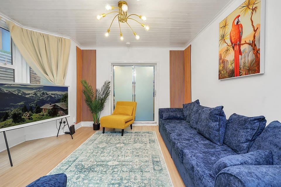 5 Bed Town-house by Harlington Apartment in London Borough of Hackney
