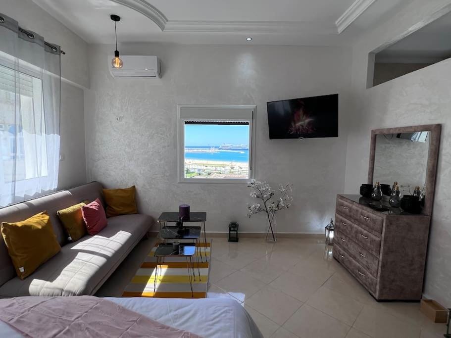Vue mer-moderne-en plein centre ville Apartment in Tangier