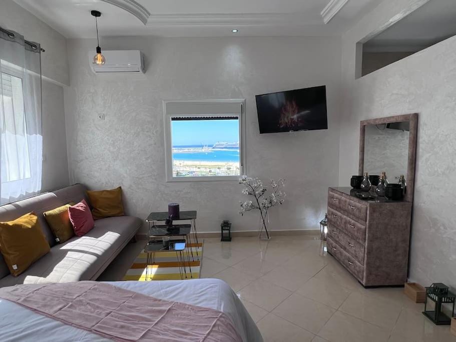 Vue mer-moderne-en plein centre ville Apartment in Tangier