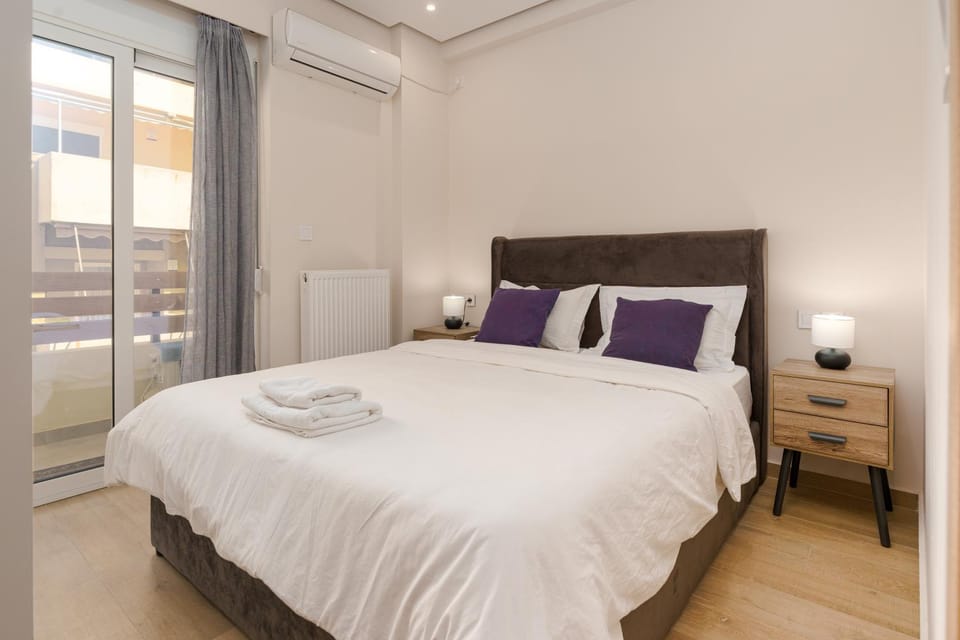 Bed, Photo of the whole room, Bedroom, towels, air conditioner