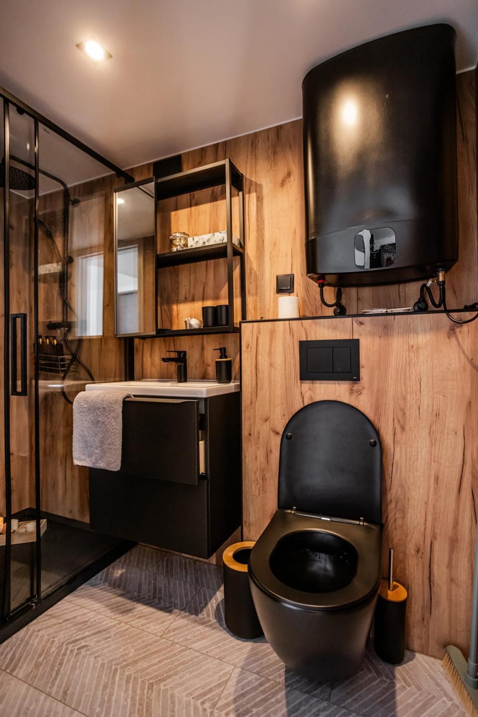 Toilet, Internal: Not applicable to any particular room