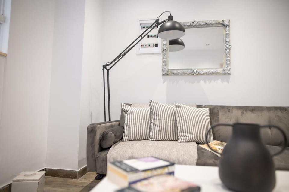 Living room, Decorative detail, Seating area
