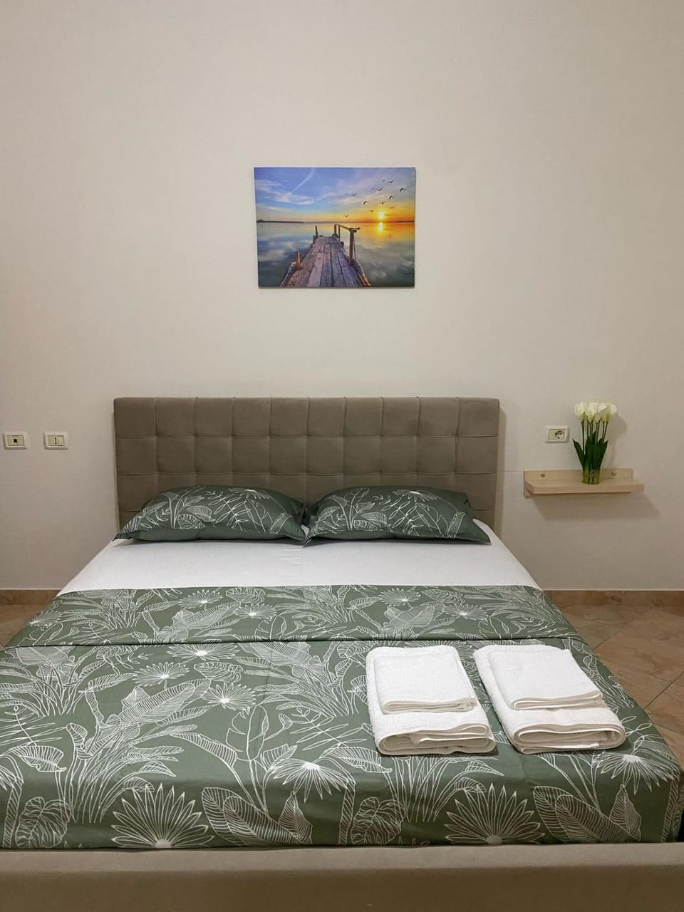 Bed, Bedroom, towels