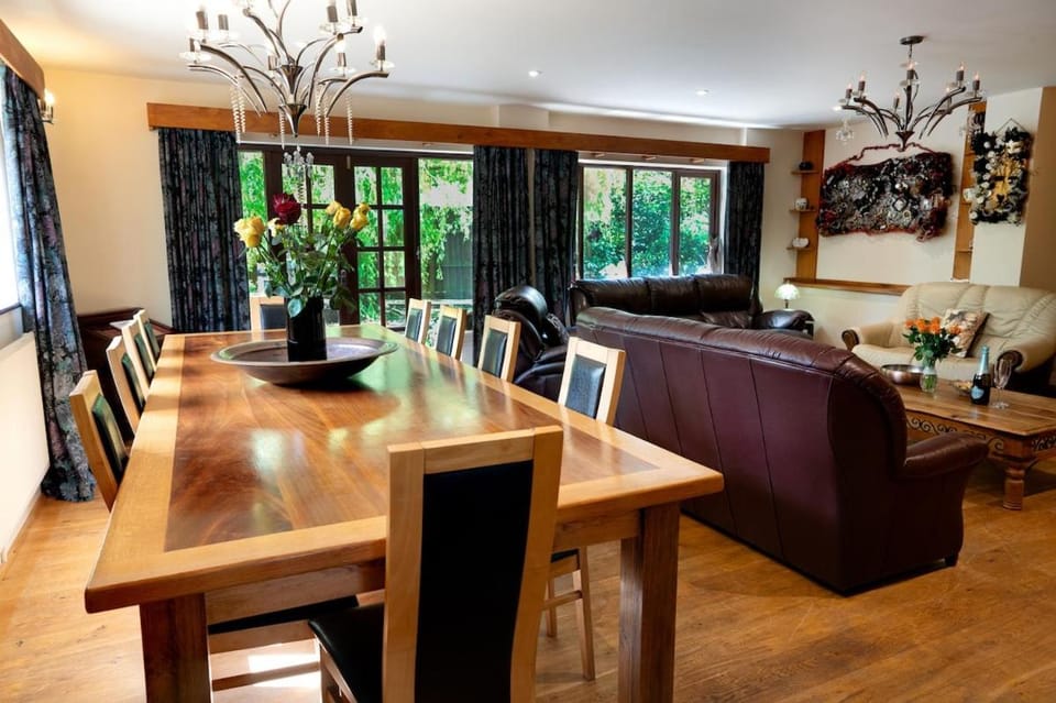 Living room, Seating area, Dining area