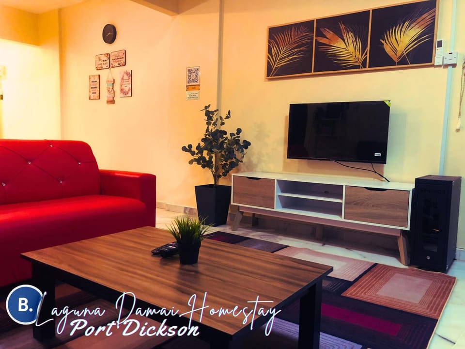 Communal lounge/ TV room, TV and multimedia, Living room, Seating area, Evening entertainment