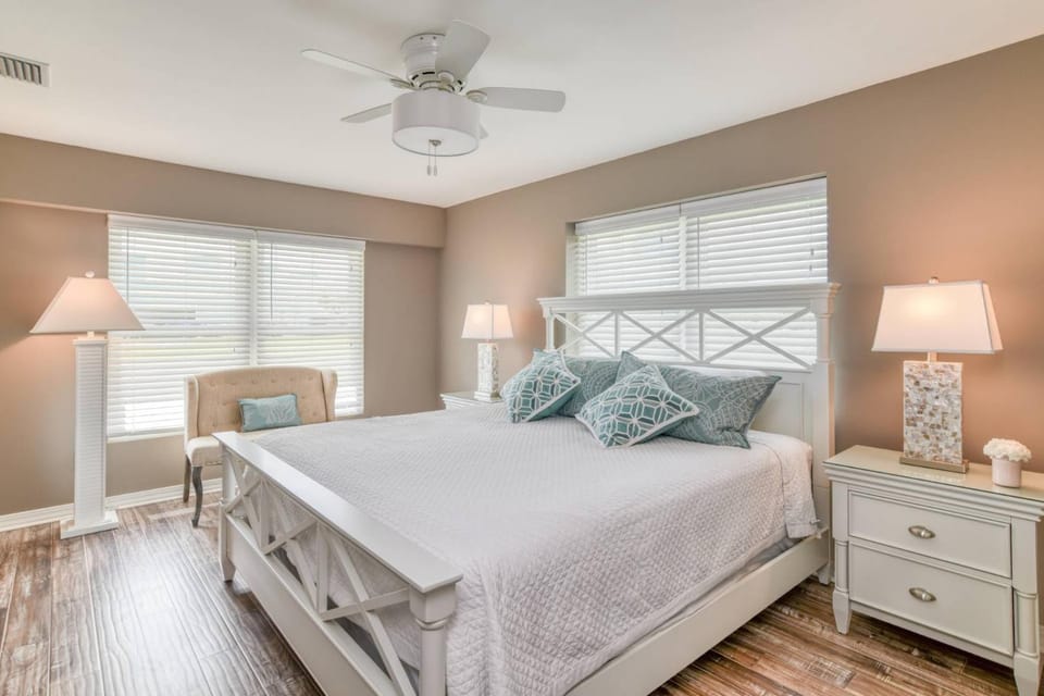 Tropical Escape House in Butler Beach