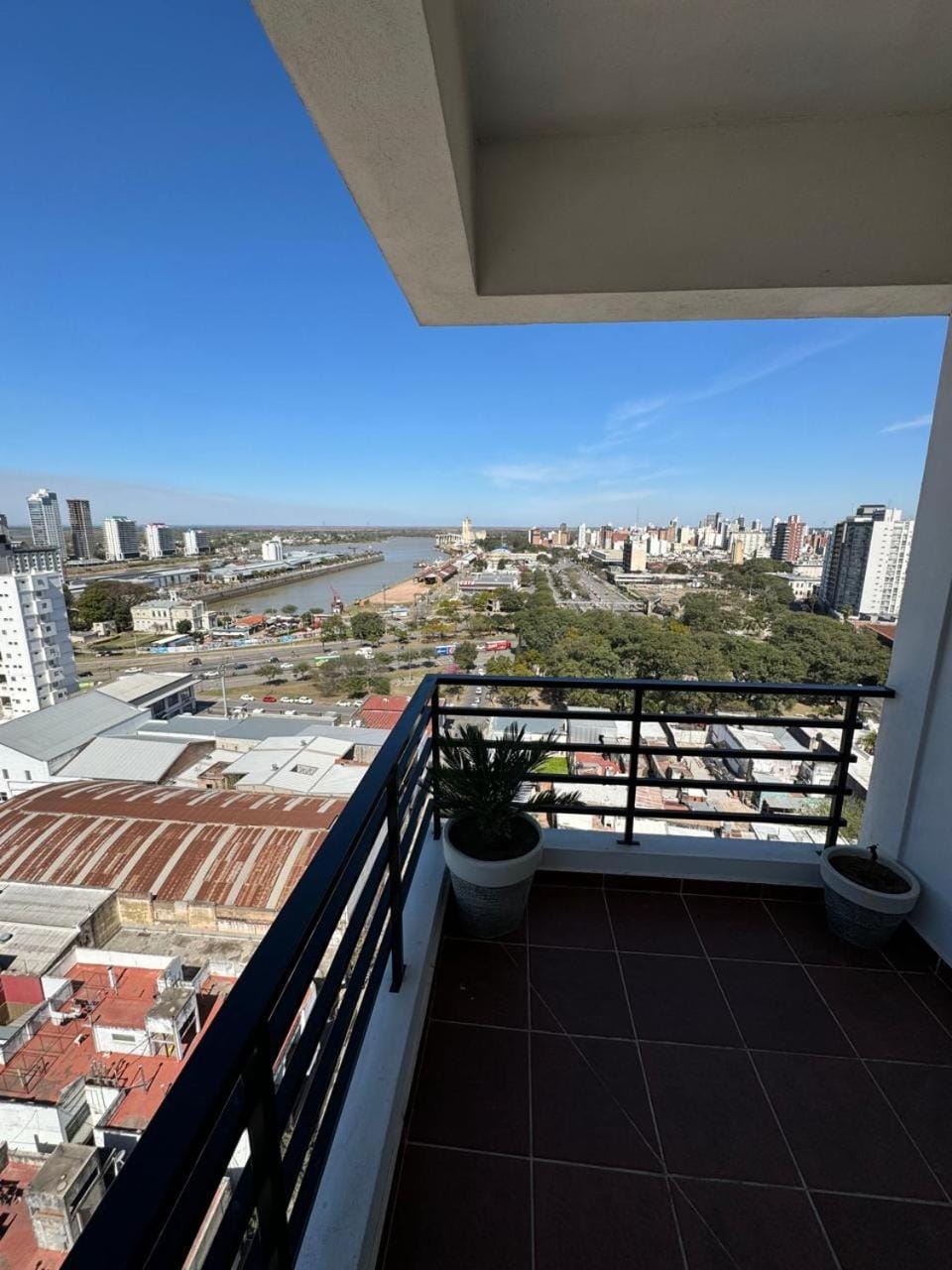 Departamento Exclusivo frente al puerto con cochera solo para autos Apartment in Santa Fe