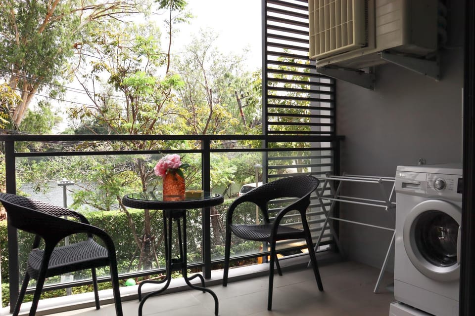View (from property/room), Balcony/Terrace, Seating area, washing machine