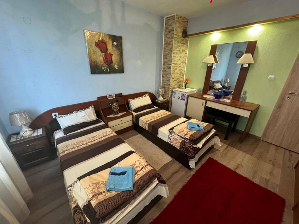 Bed, Living room, Photo of the whole room, Seating area, Bedroom