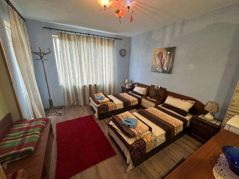 Bed, Living room, Photo of the whole room, Seating area, Bedroom