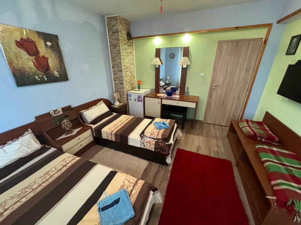 Communal lounge/ TV room, Bed, Living room, Photo of the whole room, Seating area, Bedroom