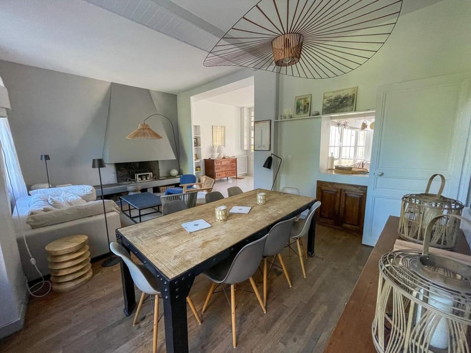 Ancienne Poste du village Bed and Breakfast in Étables-sur-Mer