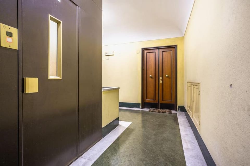 Charme & Luxe 2 bedroom apartment City Center Apartment in Rome