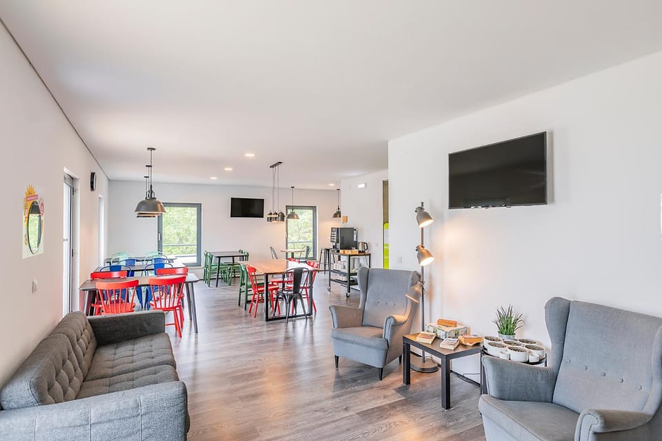 Communal lounge/ TV room, Kitchen or kitchenette, Living room, Seating area, Dining area