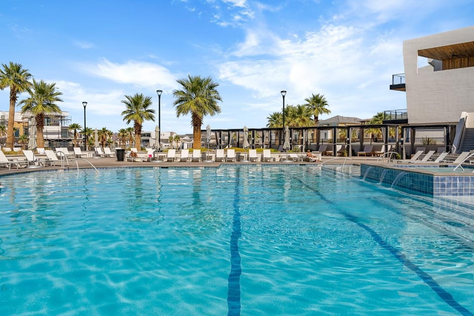 Sunshine Daydream- #305 condo Apartment in St George