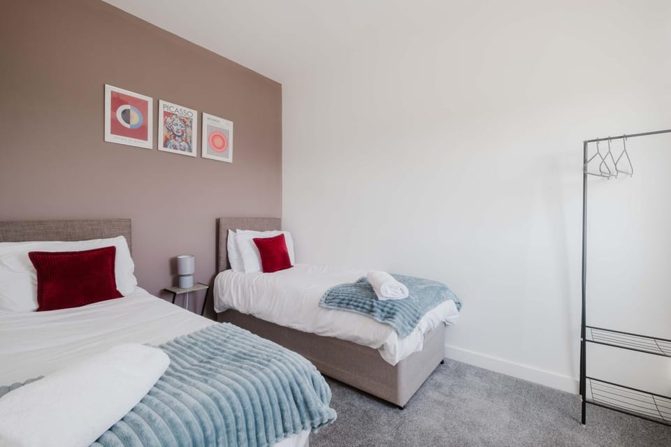 Pristine and Modern Home away from Home Apartment in Northampton