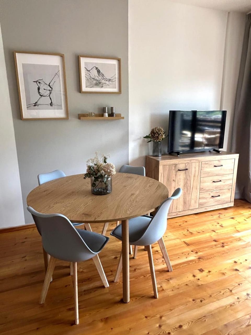 Communal lounge/ TV room, Living room