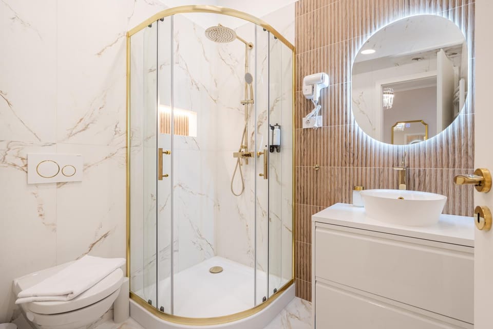 Shower, Toilet, Bathroom, hair dryier, towels
