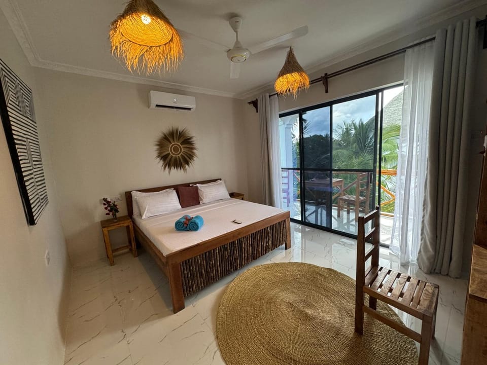 Bed, View (from property/room), Balcony/Terrace, Seating area, Bedroom