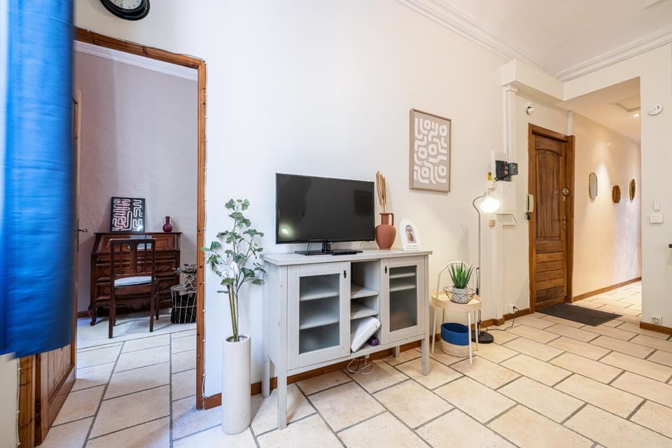 Communal lounge/ TV room, Living room