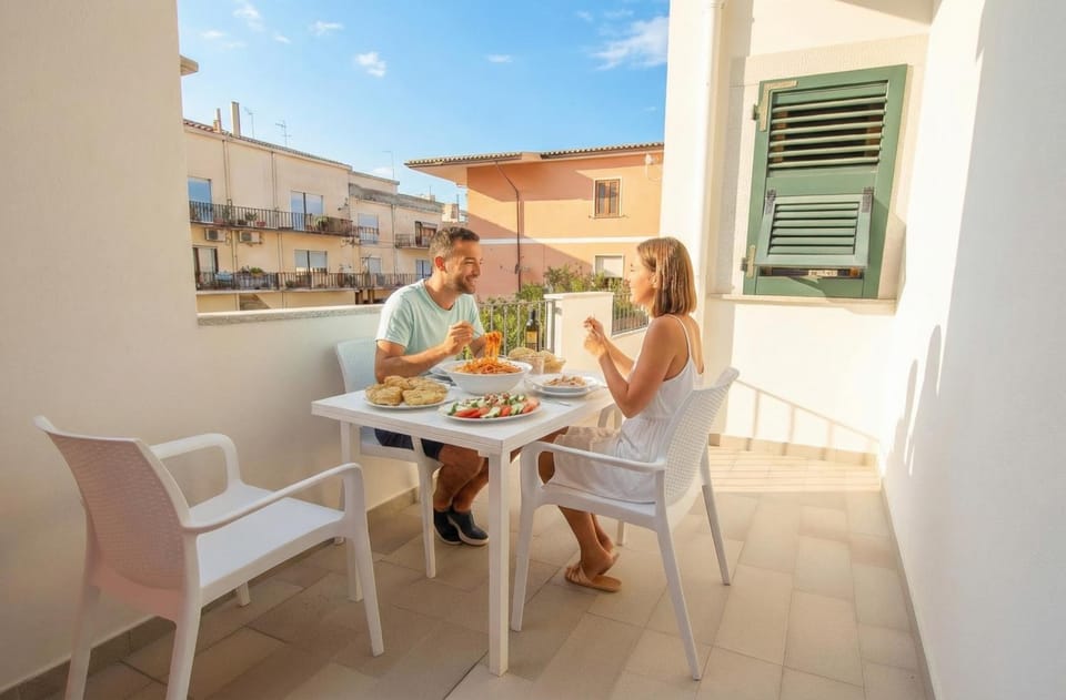 Patio, Day, People, View (from property/room), Balcony/Terrace, Food and drinks, Dining area, Food, Guests, Drinks, group of guests