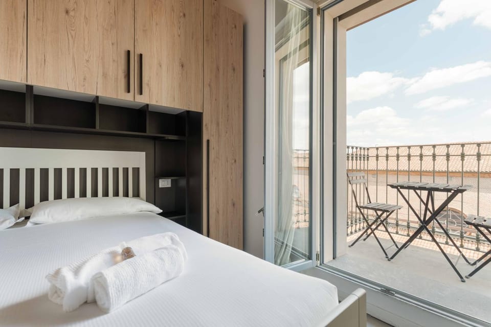 Bed, View (from property/room), Balcony/Terrace, Bedroom, towels