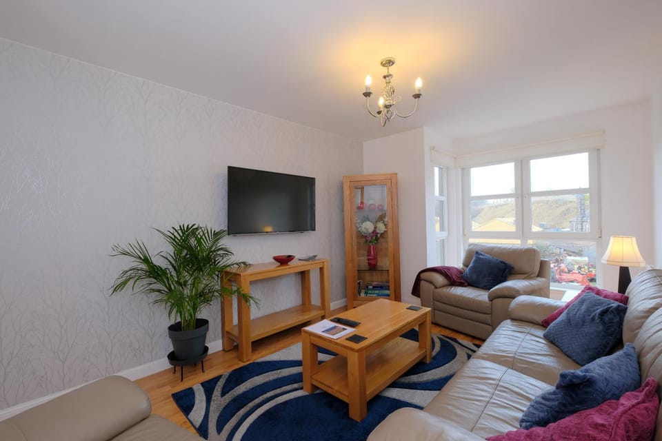 2-Bedroom Condo Best of Beach & City, FREE Parking Apartment in Aberdeen