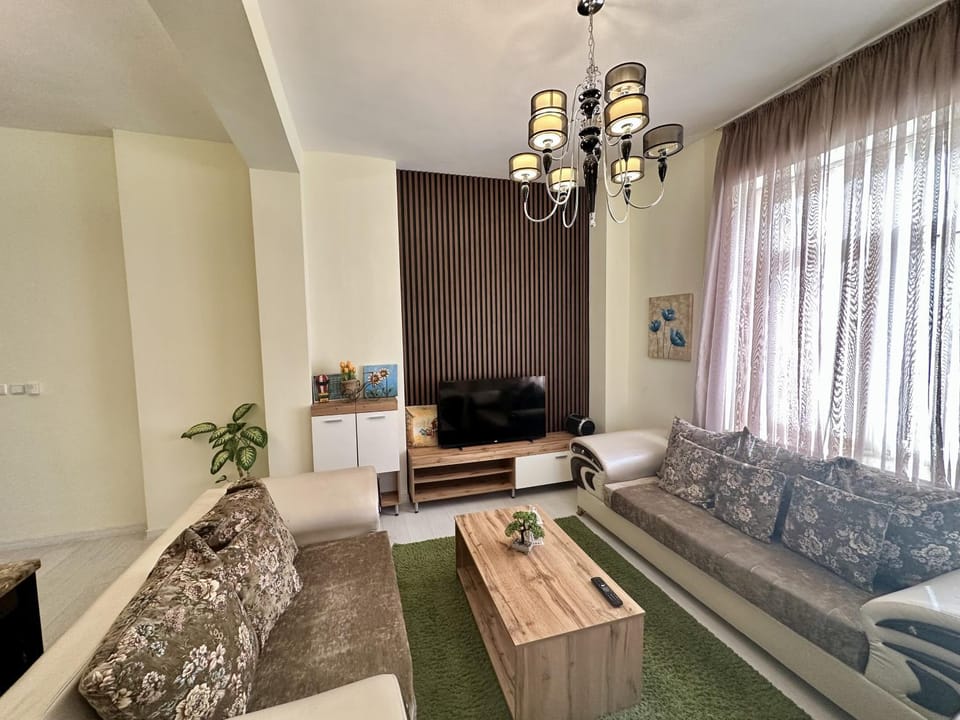 TV and multimedia, Living room, Seating area, Evening entertainment