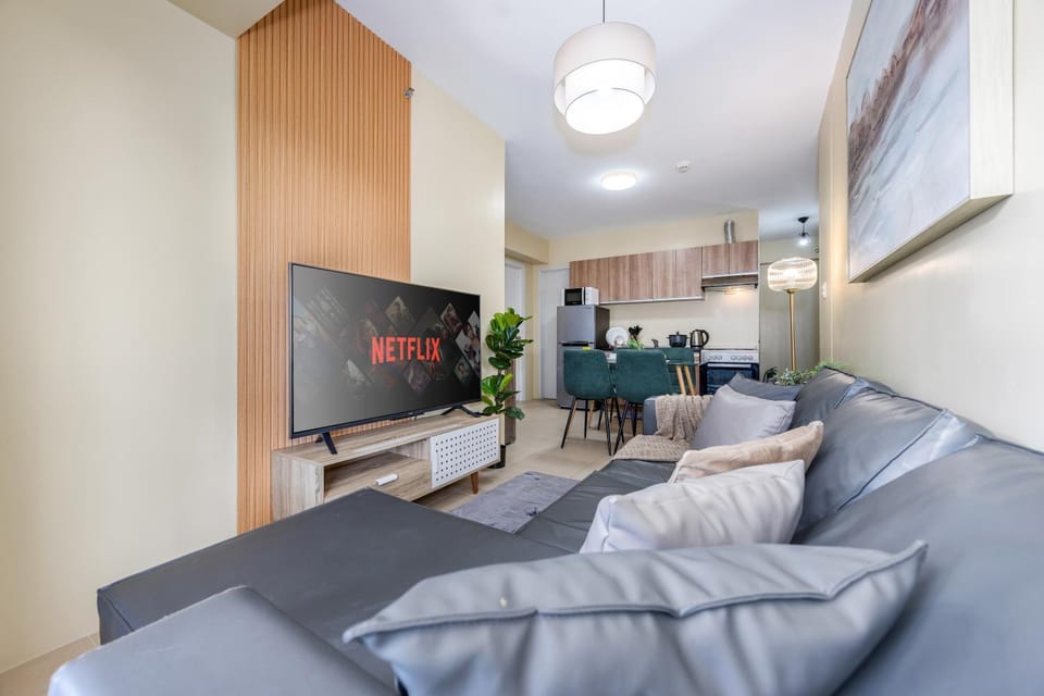 Furnished 2-Bedroom in Avida Towers Riala, Cebu IT Park with Fast WiFi, Netflix, Pool and More Apartment in Lapu-Lapu City